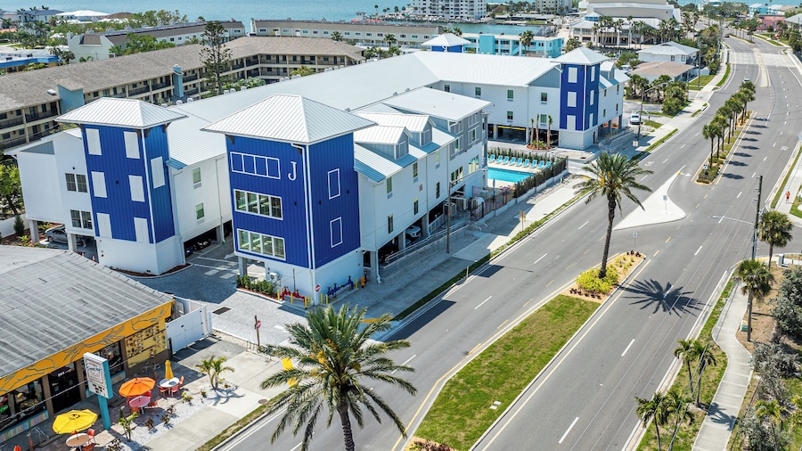 The J Hotel Dunedin near Honeymoon Island State Park, an Ascend Collection Hotel