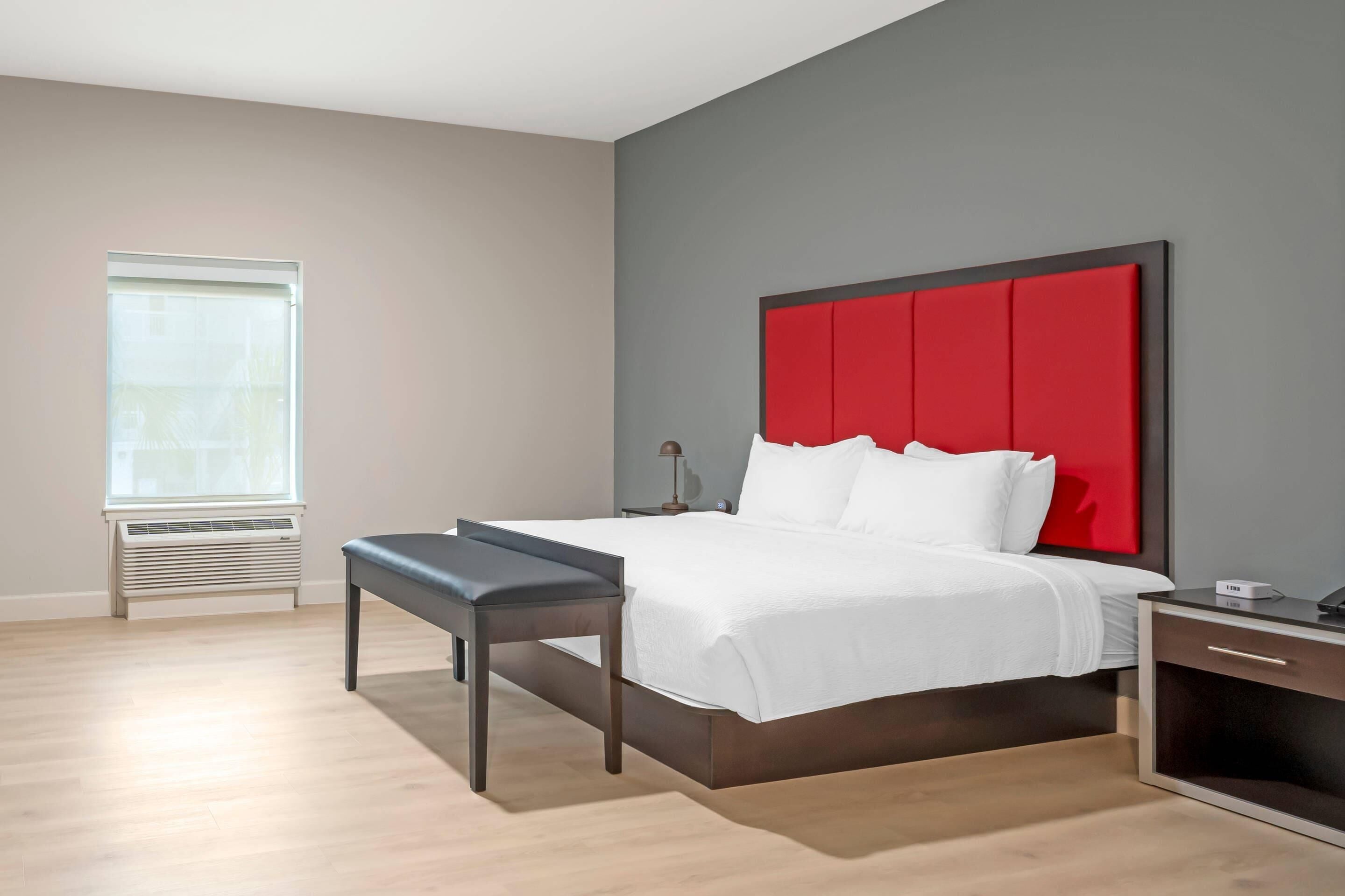 Chambre, 1 très grand lit, accessible aux personnes à mobilité réduite, non-fumeur | Literie de qualité, bureau, espace de travail pour ordinateurs portables