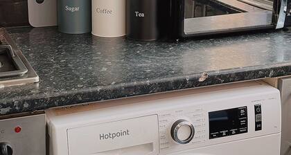 Modern Apartment for 4 sleeps close to Ascot Racecourse, Legoland & Heathrow