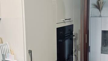 Mikrowelle, Herdplatte, Geschirrspüler