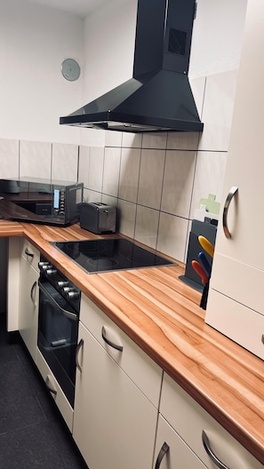 Microwave, stovetop, dishwasher