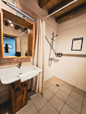 Shower, hair dryer, towels, toilet paper