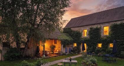 Peaceful Ground-Floor Suite w/ Garden + Hot Tub