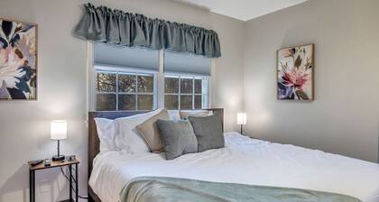 Pet-Friendly 5BR Lakeview Home~~Sleeps 14~~3,300 Sq. Ft.