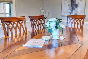 Dining - Pet-Friendly 5BR Lakeview Home~~Sleeps 14~~3,300 Sq. Ft. (Decatur)