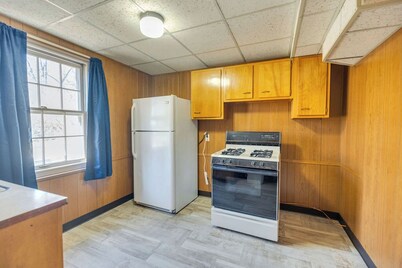 Pet-Friendly 5BR Lakeview Home~~Sleeps 14~~3,300 Sq. Ft.