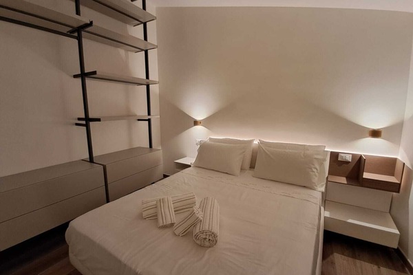 Main Bedroom with large Cupbaord