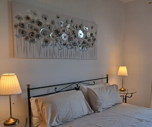 3 habitaciones, tabla de planchar con plancha, wifi y ropa de cama