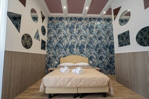 Luxe studio suite, bubbelbad, bijgebouw (Via Guglielmo S. Felice) | Een bureau, geluiddichte muren, babybedden, gratis wifi