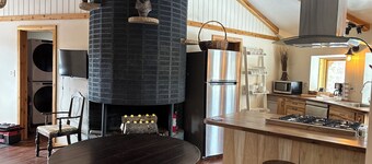 Fun-sized 3-bedroom cottage on the river, plus hot tub. Pet-Friendly!