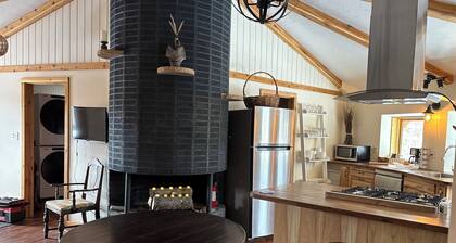 Fun-sized 3-bedroom cottage on the river, plus hot tub. Pet-Friendly!