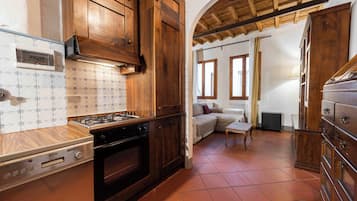 Appartamento Classic | Cucina privata | Frigorifero, piano cottura, pentole/stoviglie/utensili