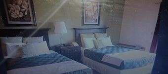 Charming 2-bedroom resort in lovely Mishicot with AC, fitness room, WiFi