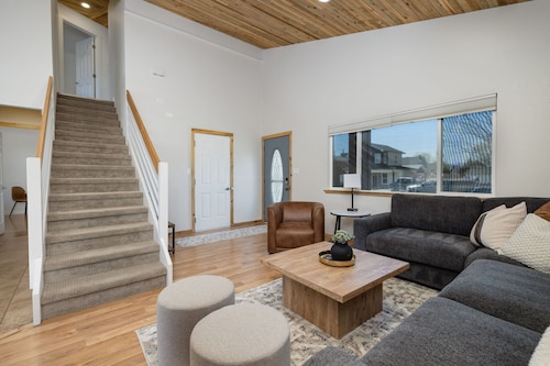 FRUITOPIA! Your 4 bedroom, 2 bath adventure basecamp in downtown Fruita CO