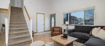 FRUITOPIA! Your 4 bedroom, 2 bath adventure basecamp in downtown Fruita CO