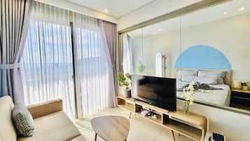 Deluxe Apartment, 2 Bedrooms, Balcony, City View | 2 bedrooms, free WiFi, bed sheets