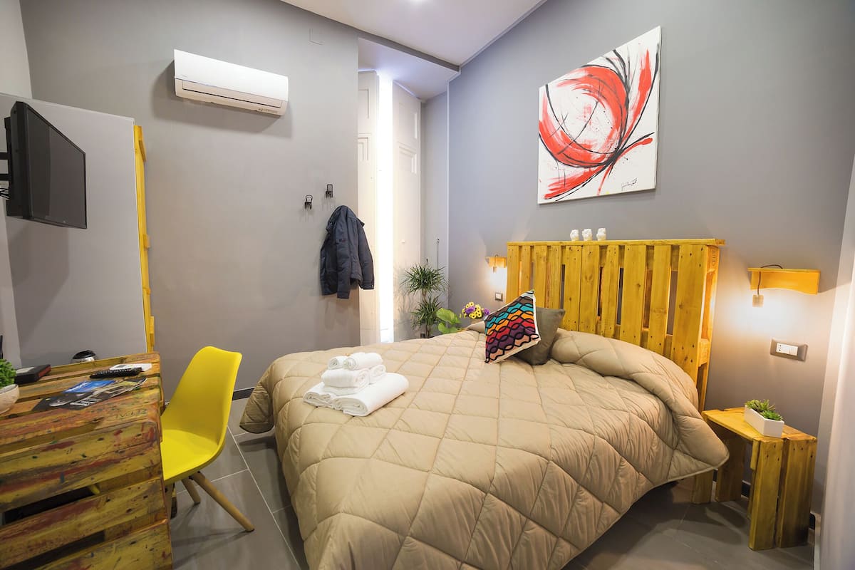 Superior Room, Balcony, Annex Building (Pzz Dante, Vico Carceri S. Felice 13) | Desk, cribs/infant beds, free WiFi, bed sheets