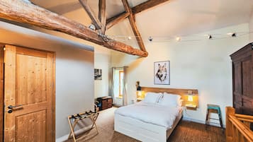 1 bedroom, desk, WiFi, bed sheets