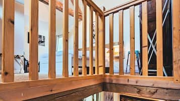 1 bedroom, desk, WiFi, bed sheets