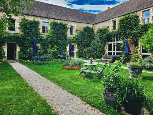 Charming 1 BDR Apt w/ Garden in Quiet Village