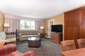 Living area - Spacious Ski-In Suite | Sleeps 6 (West Dover)