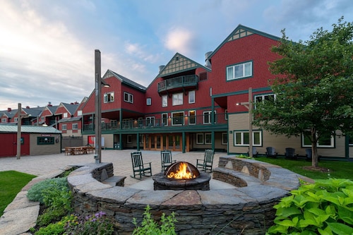 Luxury 3BR Penthouse | Sauna + Fireplace