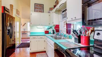 冰箱、微波炉、炉灶、洗碗机