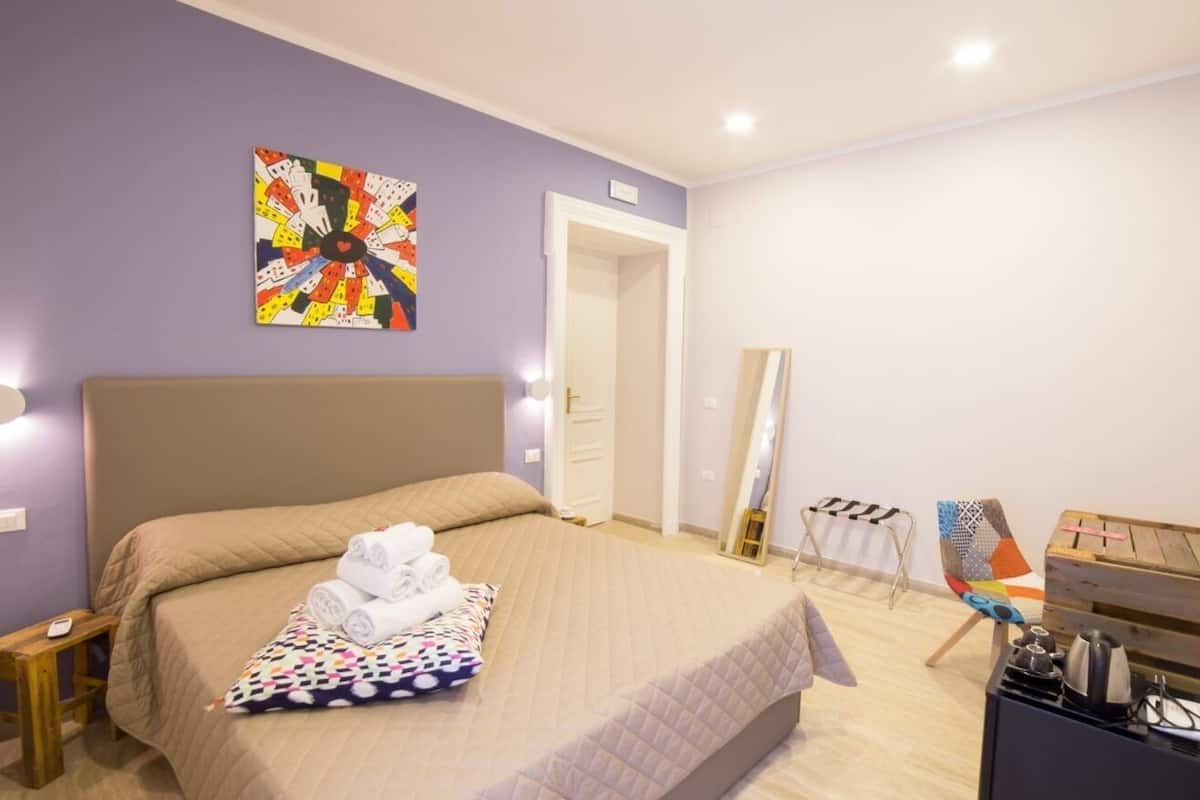 Deluxe Triple Room, City View, Annex Building (Via Loggia dei Pisani 25) | Desk, laptop workspace, cribs/infant beds, free WiFi