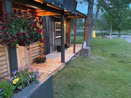 Terrace/patio. Lone Wolf Cabin At Mountain River Ranch
