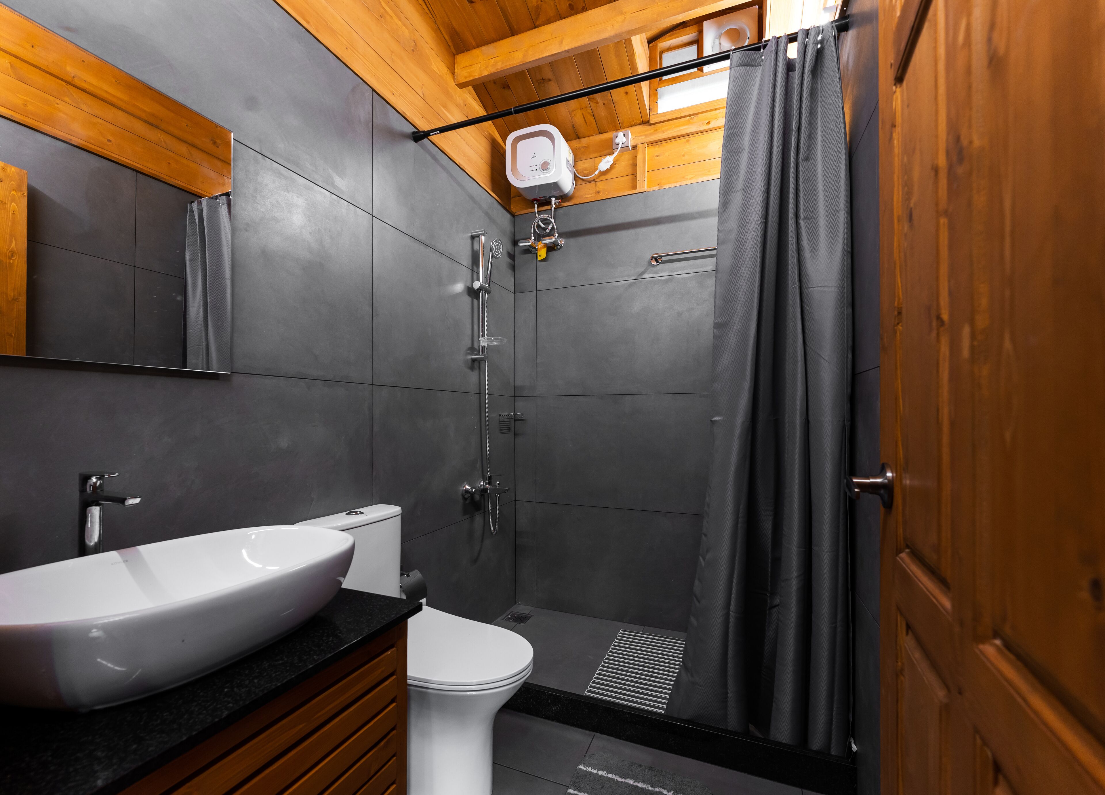 淋浴设施、毛巾、肥皂、卫生纸