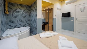 Comfort studio suite, hot tub, bijgebouw (Vico Freddo a Donnalbina 2) | Een bureau, geluiddichte muren, babybedden, gratis wifi