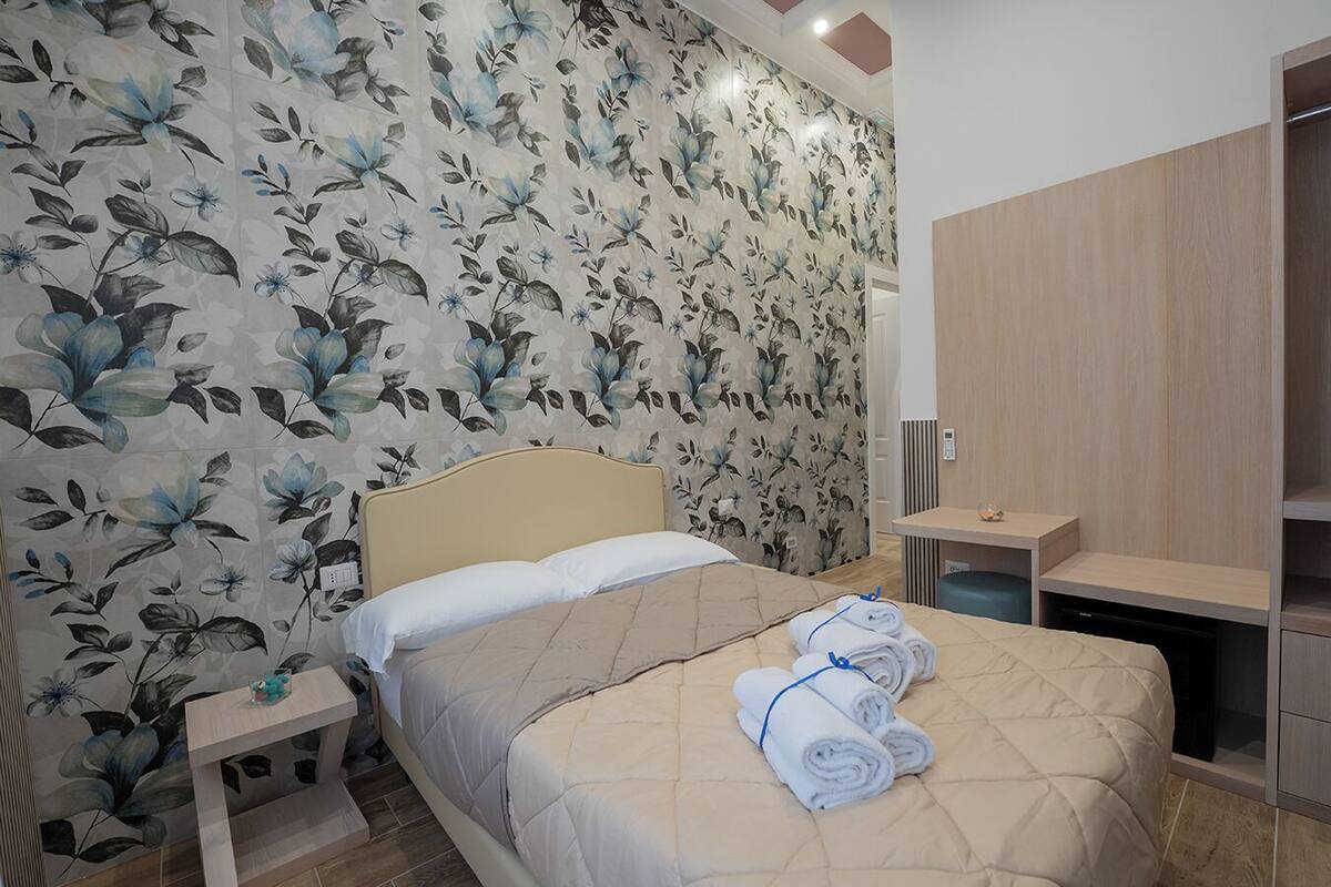 Superior Room, Annex Building (Via G.S.Felice 24 5P) | Desk, soundproofing, cots/infant beds, free WiFi