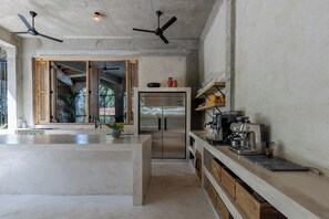 Petit déjeuner complet compris tous les jours