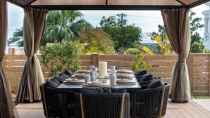 Outdoor dining - Hillcrest Boutique Hotel, Courtyard Villa Upper Pool View King -11 (St. George's)