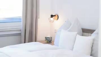 1 makuuhuone, vauvan matkasänky, vuodevaatteet