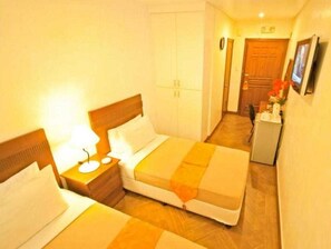 Deluxe Twin Room | Premium bedding, desk, laptop workspace, free WiFi - Collection O Avitel Hotel near Osmena Highway, PNR Pasay Station, Metro Manila (Makati)