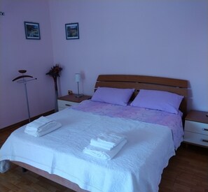 1 chambre, fer et planche à repasser, Wi-Fi, literie fournie
