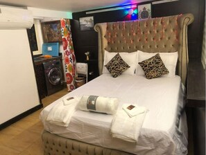 Iron/ironing board, WiFi, bed sheets