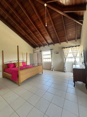 3 chambres, bureau, Wi-Fi gratuit, draps fournis