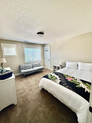 3 habitaciones, tabla de planchar con plancha, wifi y ropa de cama 