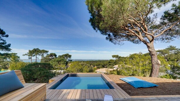 A wooden deck with a hot tub, a lounge chair, and a table with glasses. - Villa Belvédère: pool, and beach 5 minutes- Pyla (La Teste-de-Buch)