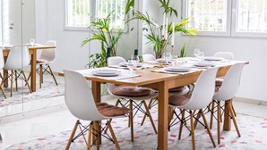 Dining - Family Home 9 Pax Smart TV Central Beach Coffee AC (Valencia)