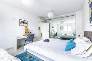 3 makuuhuonetta, silitysrauta/-lauta, ilmainen Wi-Fi, vuodevaatteet