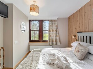 3 bedrooms, free WiFi, bed sheets