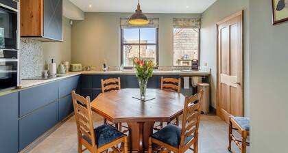 3 bedroom accommodation in Whixley, near York