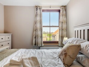3 bedrooms, free WiFi, bed sheets