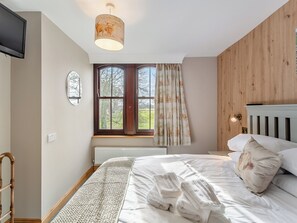 3 bedrooms, free WiFi, bed sheets