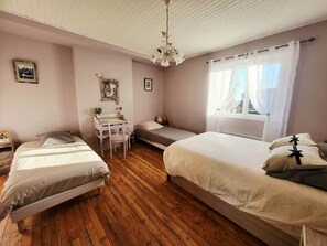 5 dormitorios, tabla de planchar con plancha, cuna de viaje y wifi