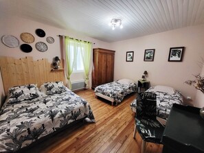 5 dormitorios, tabla de planchar con plancha, cuna de viaje y wifi