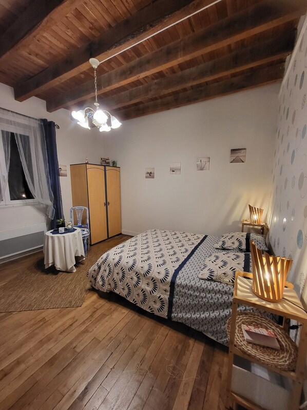 5 bedrooms, iron/ironing board, travel cot, WiFi